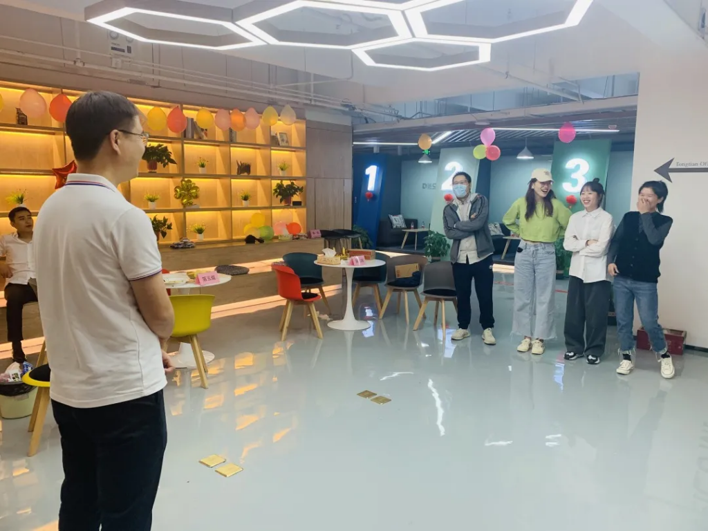 猜燈謎、拼果盤，中原工業(yè)設(shè)計(jì)城的這場(chǎng)迎國(guó)慶中秋雙節(jié)活動(dòng)氛圍濃
